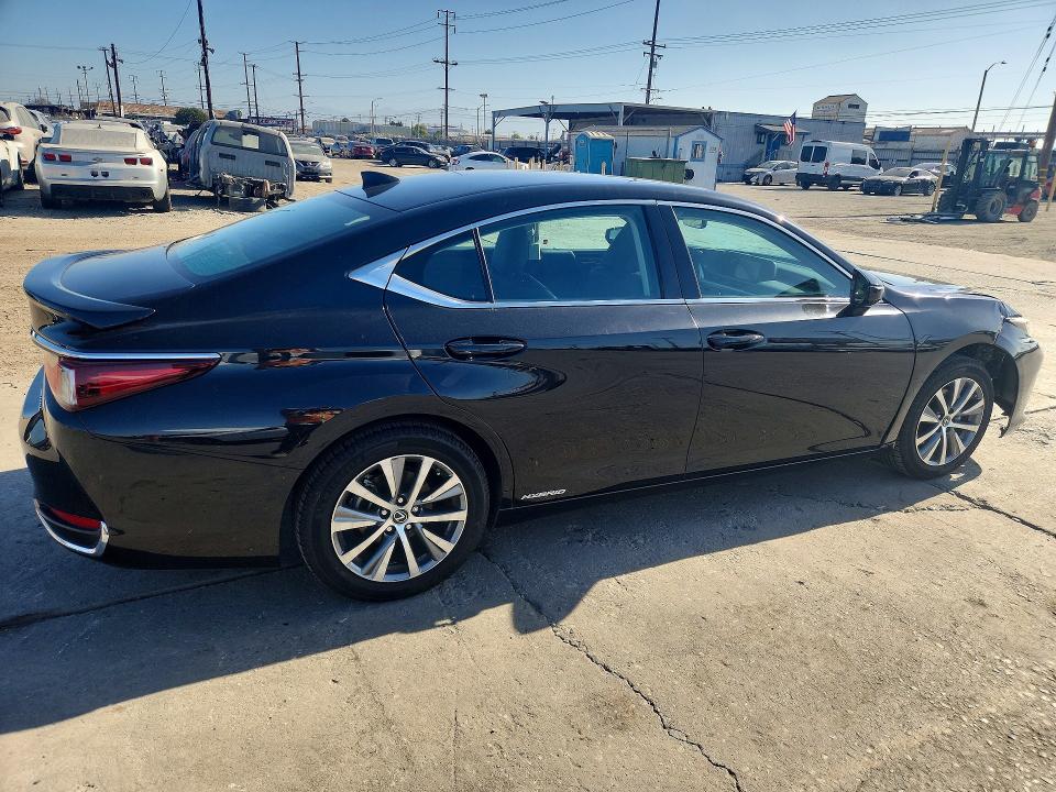 Photo 3 from auction – 2019 LEXUS ES with VIN 58AB21B16KU003872