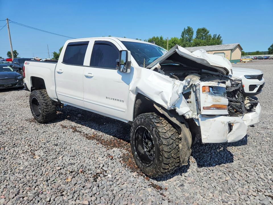 Photo 4 from auction – 2018 CHEVROLET SILVERADO with VIN 3GCUKREC4JG437743