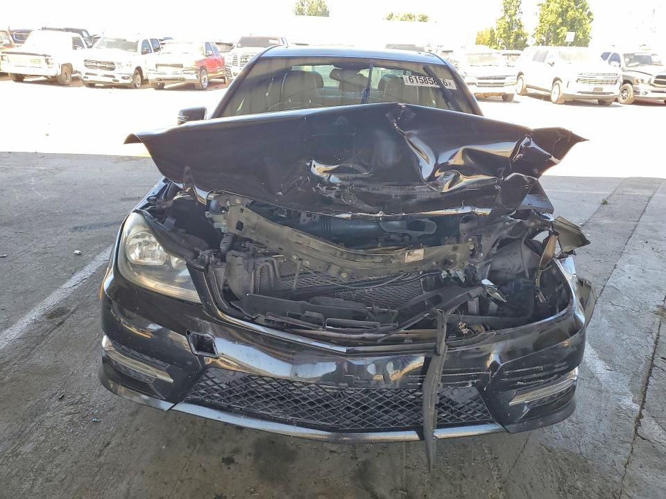 Photo 5 from auction – 2014 MERCEDES-BENZ C with VIN WDDGF4HB4EA943199