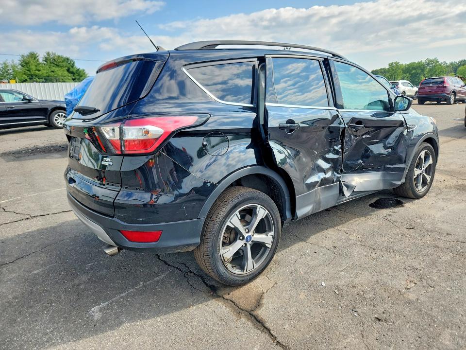 Photo 3 from auction – 2018 FORD ESCAPE with VIN 1FMCU9HD0JUD25332