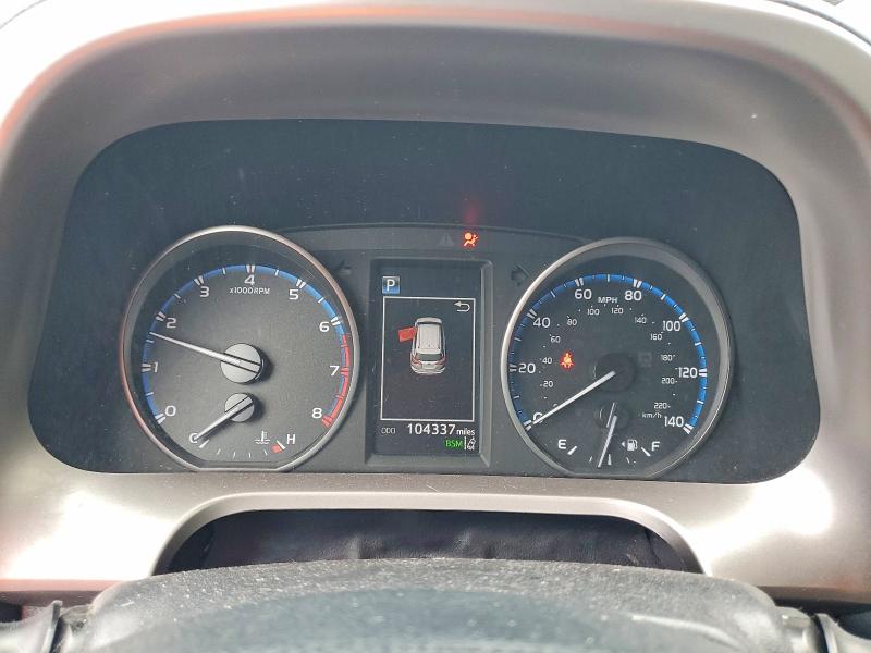 Photo 9 from auction – 2018 TOYOTA RAV4 with VIN JTMWFREV9JD112839