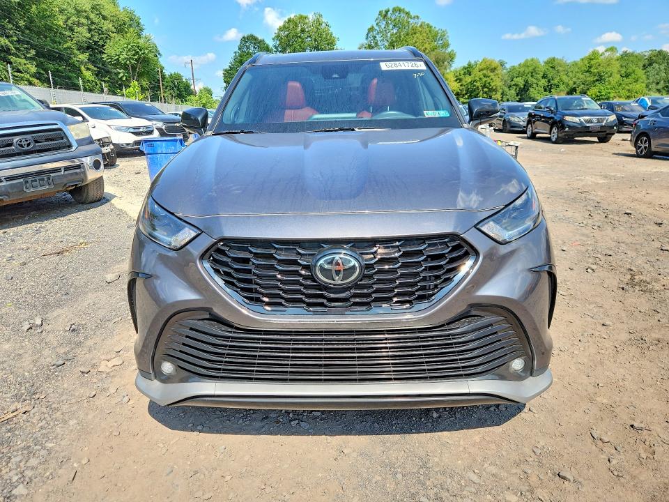 Photo 5 from auction – 2022 TOYOTA HIGHLANDER with VIN 5TDJZRBH8NS194735