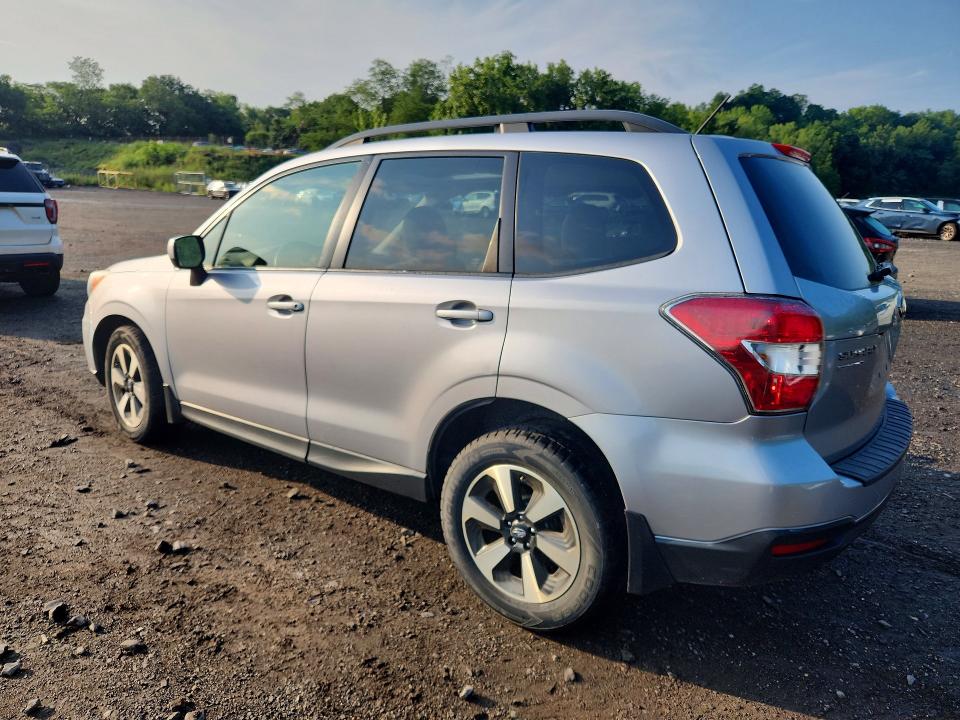 Photo 2 from auction – 2015 SUBARU FORESTER with VIN JF2SJADC6FH422835