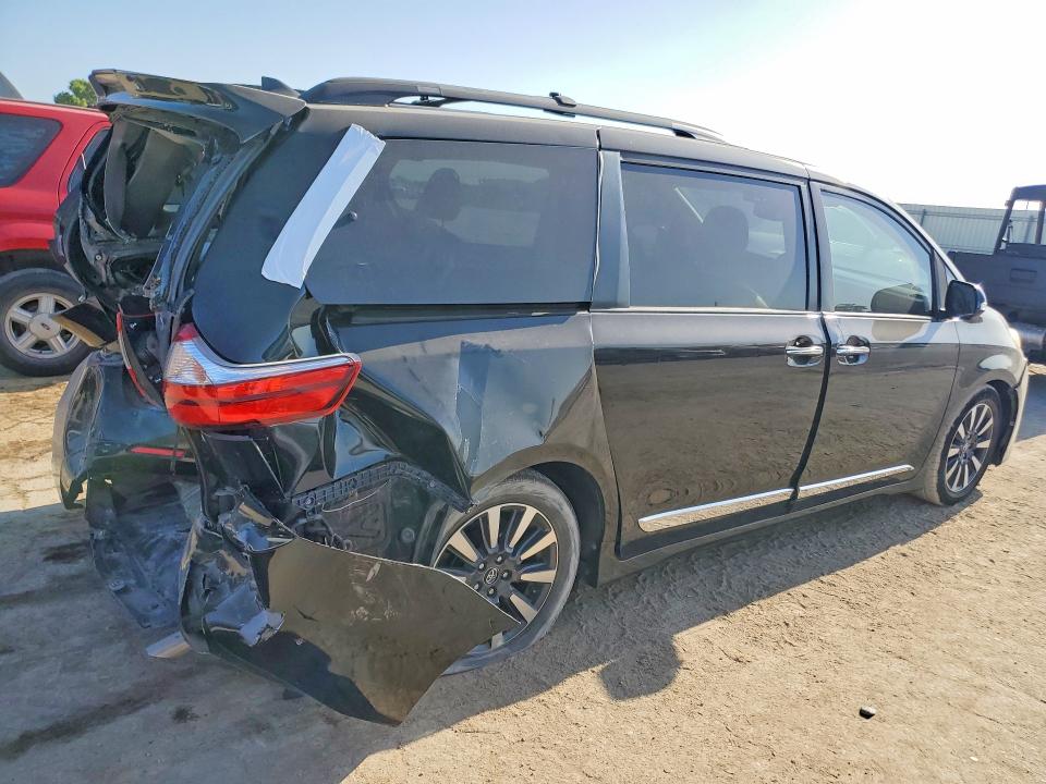 Photo 3 from auction – 2018 TOYOTA SIENNA with VIN 5TDYZ3DC8JS964567