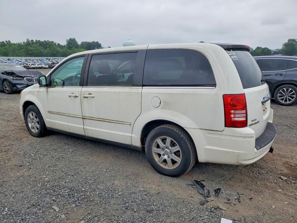 Photo 2 from auction – 2010 CHRYSLER TOWN & COUNTRY with VIN 2A4RR2D18AR351803