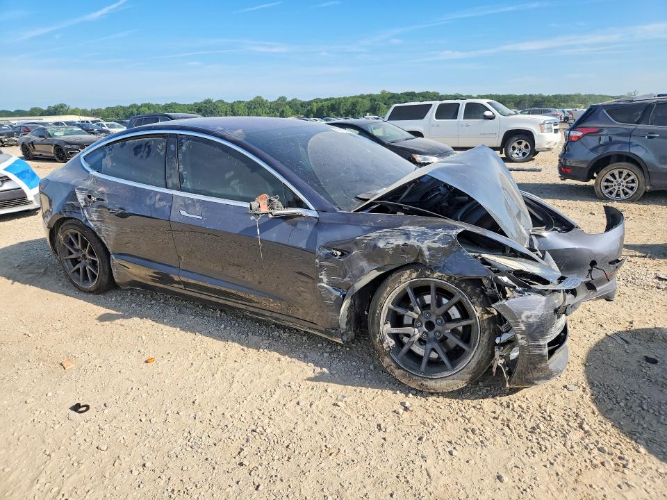 Photo 4 from auction – 2018 TESLA MODEL 3 with VIN 5YJ3E1EA4JF022012