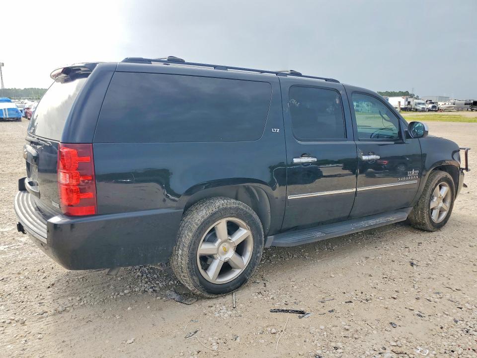 Photo 3 from auction – 2011 CHEVROLET SUBURBAN with VIN 1GNSCKE00BR347712