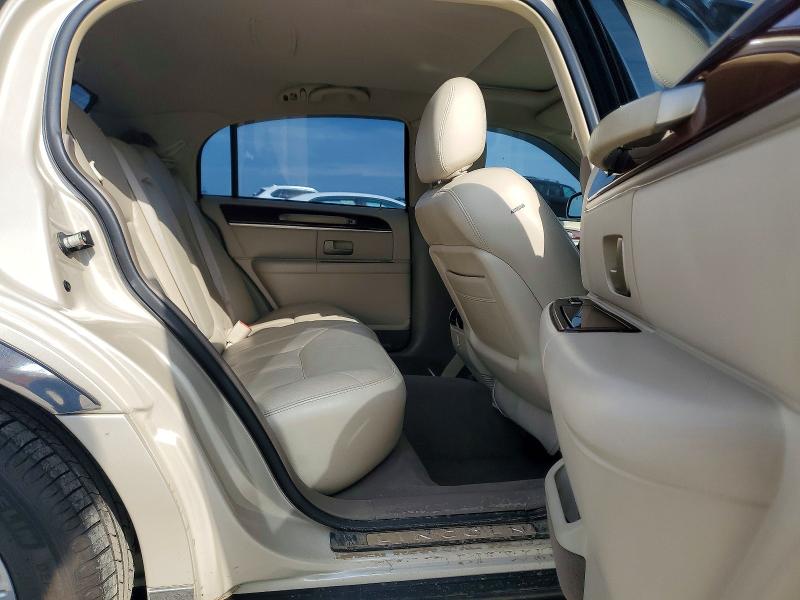 Photo 10 from auction – 2003 LINCOLN TOWN CAR with VIN 1LNHM83W13Y621271
