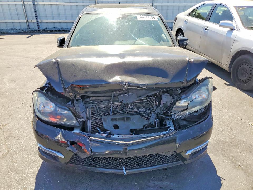 Photo 5 from auction – 2014 MERCEDES-BENZ C with VIN WDDGF4HB8EA945697