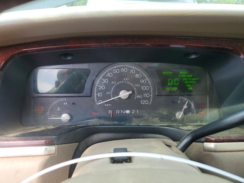 Снимка 9 от търг – 2003 LINCOLN TOWN CAR с VIN 1LNHM81W83Y683561