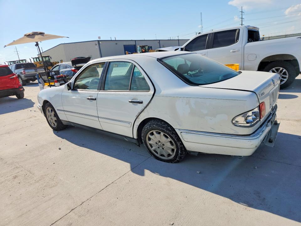 Photo 2 from auction – 1999 MERCEDES-BENZ E with VIN WDBJF65H0XA878292