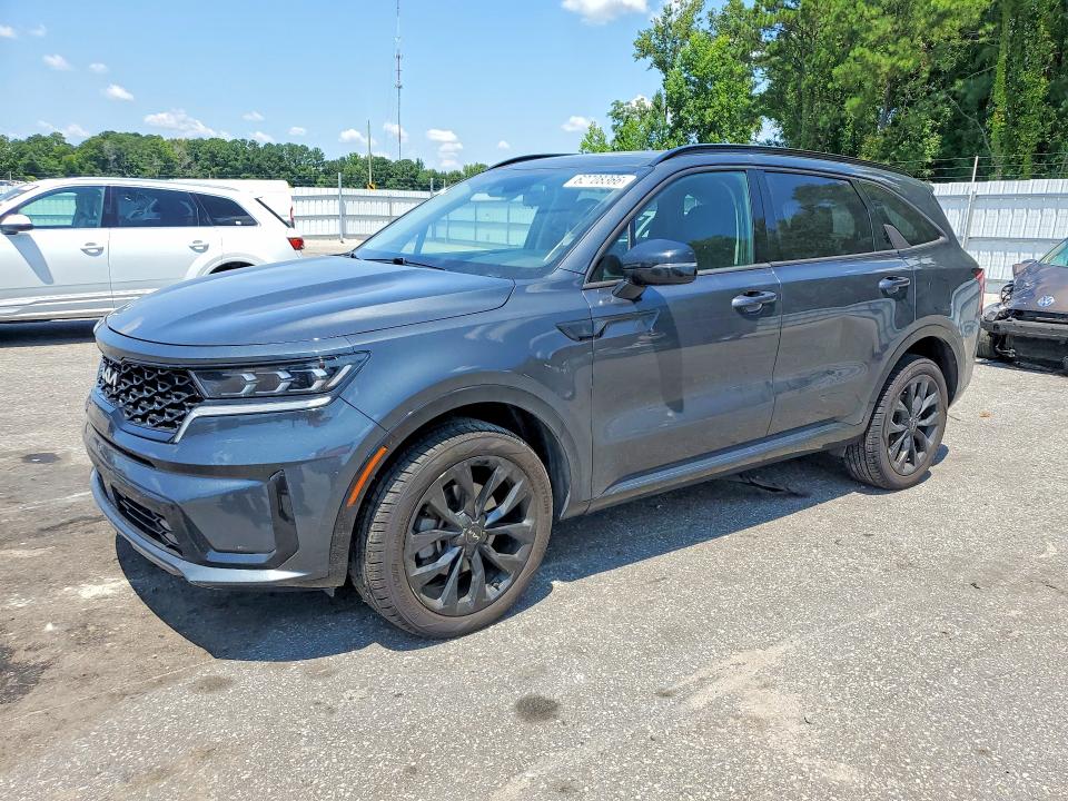 KIA SORENTO 2022 with VIN 5XYRKDLF3NG137699 - Photo from auction
