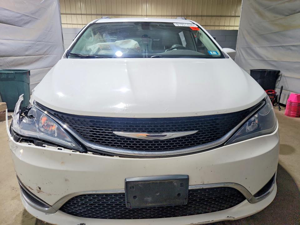 Photo 5 from auction – 2017 CHRYSLER PACIFICA with VIN 2C4RC1BG8HR676213