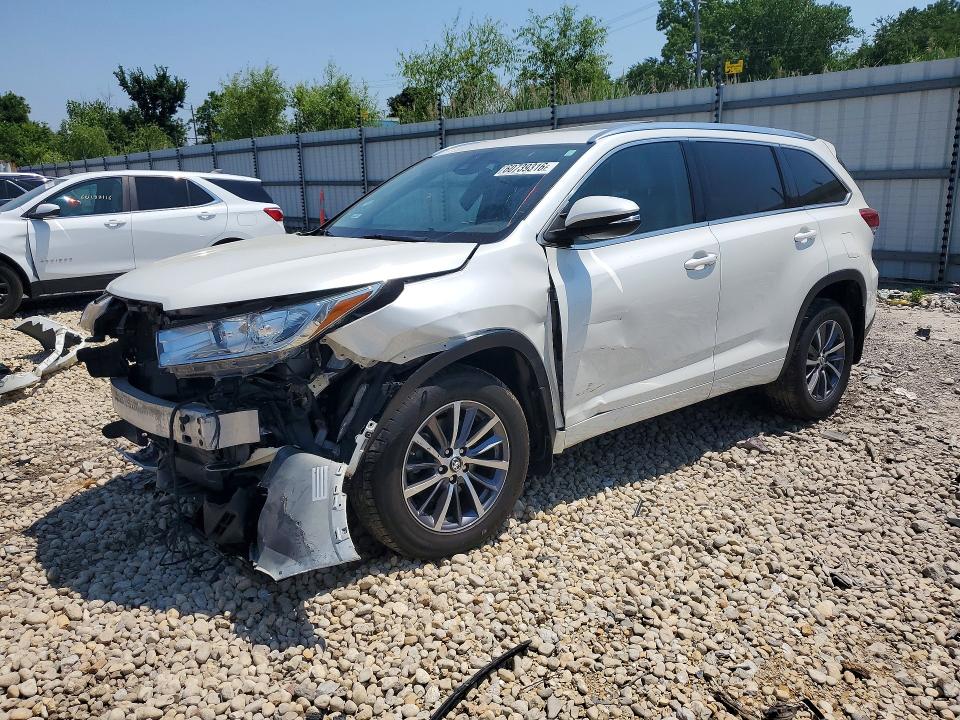 TOYOTA HIGHLANDER 2017 with VIN 5TDJZRFH7HS514481 - Photo from auction