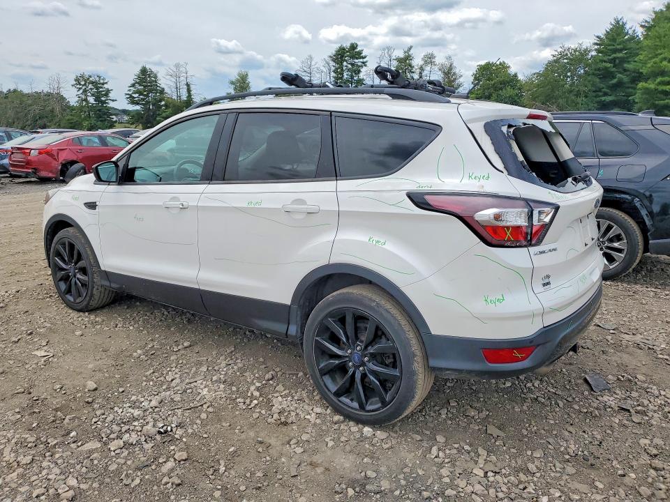 Photo 2 from auction – 2017 FORD ESCAPE with VIN 1FMCU9GD1HUC91896
