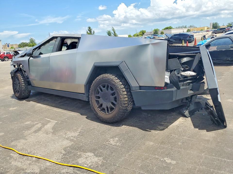 Photo 2 from auction – 2024 TESLA CYBERTRUCK with VIN 7G2CEHEEXRA038443