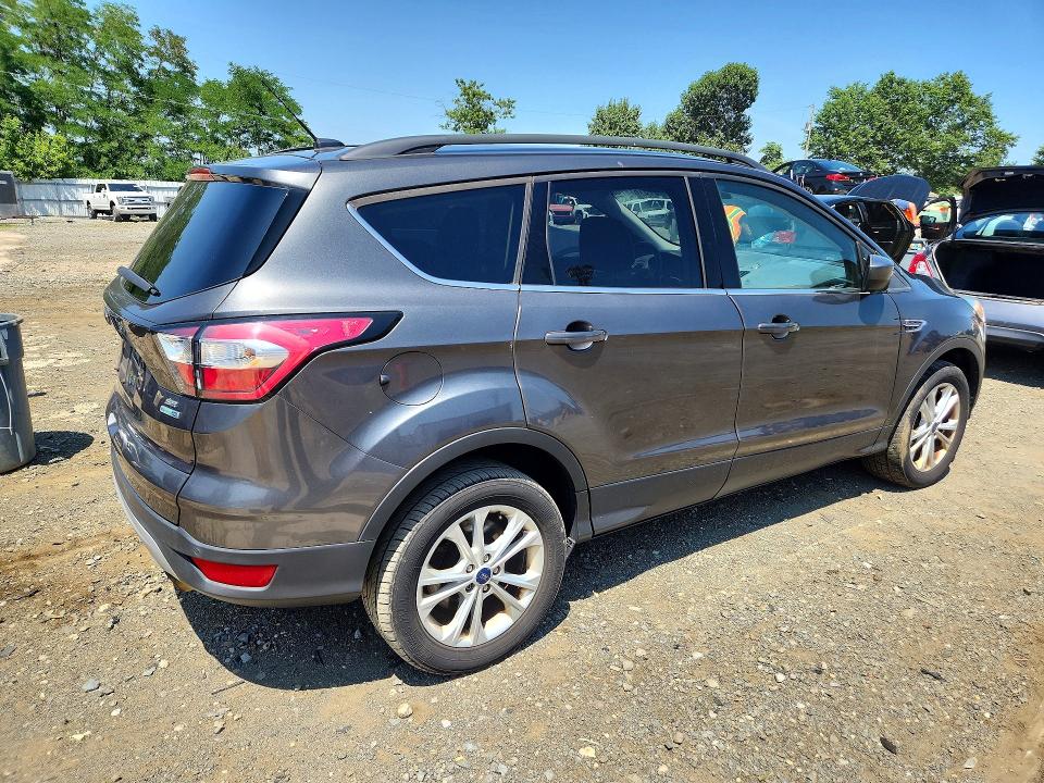 Photo 3 from auction – 2017 FORD ESCAPE with VIN 1FMCU9GD5HUD55986