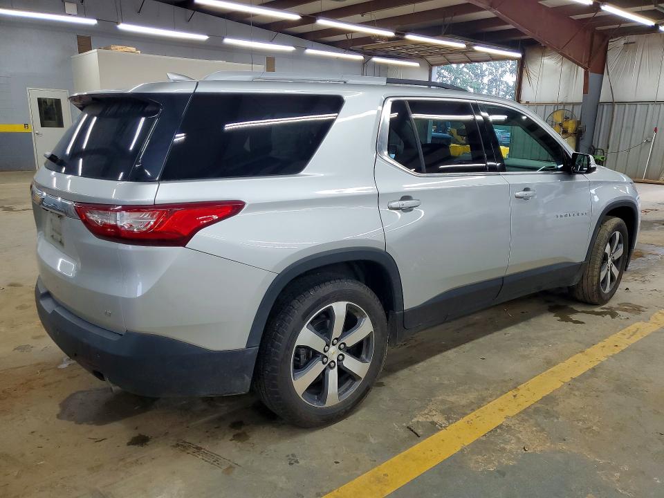 Photo 3 from auction – 2018 CHEVROLET TRAVERSE with VIN 1GNERHKW1JJ105290