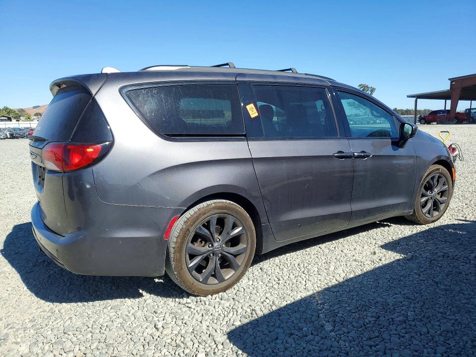 Photo 3 from auction – 2018 CHRYSLER PACIFICA with VIN 2C4RC1EG7JR289363
