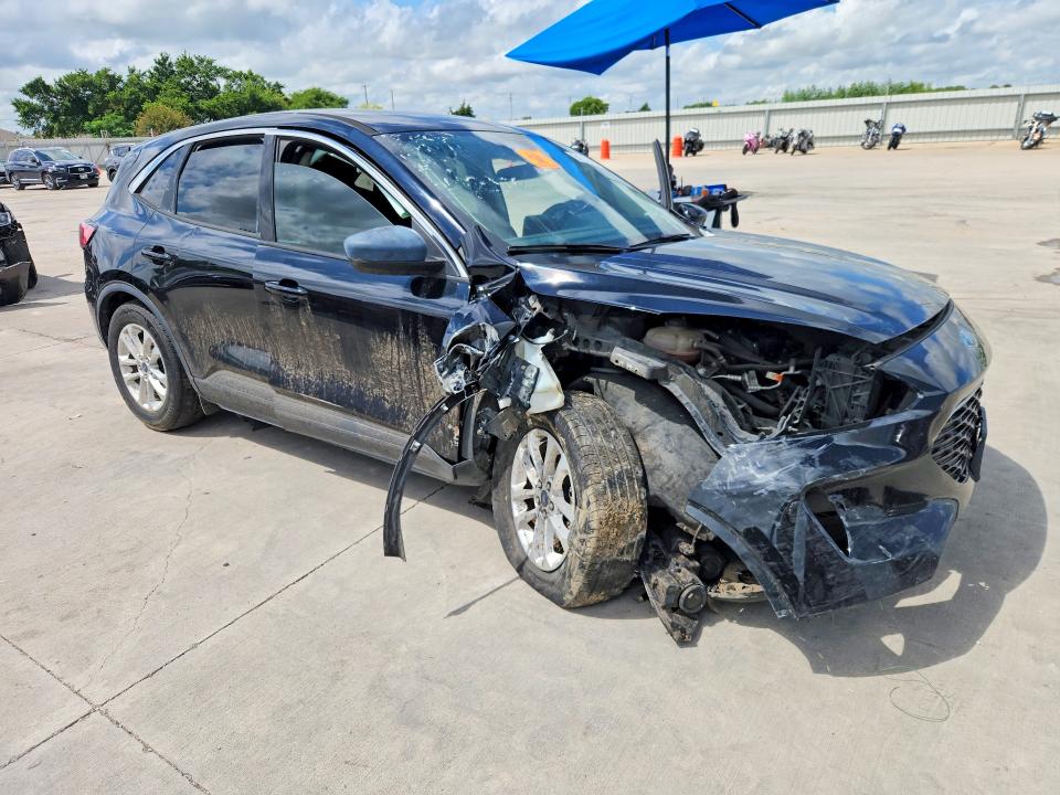 Photo 4 from auction – 2020 FORD ESCAPE with VIN 1FMCU0G67LUA10108