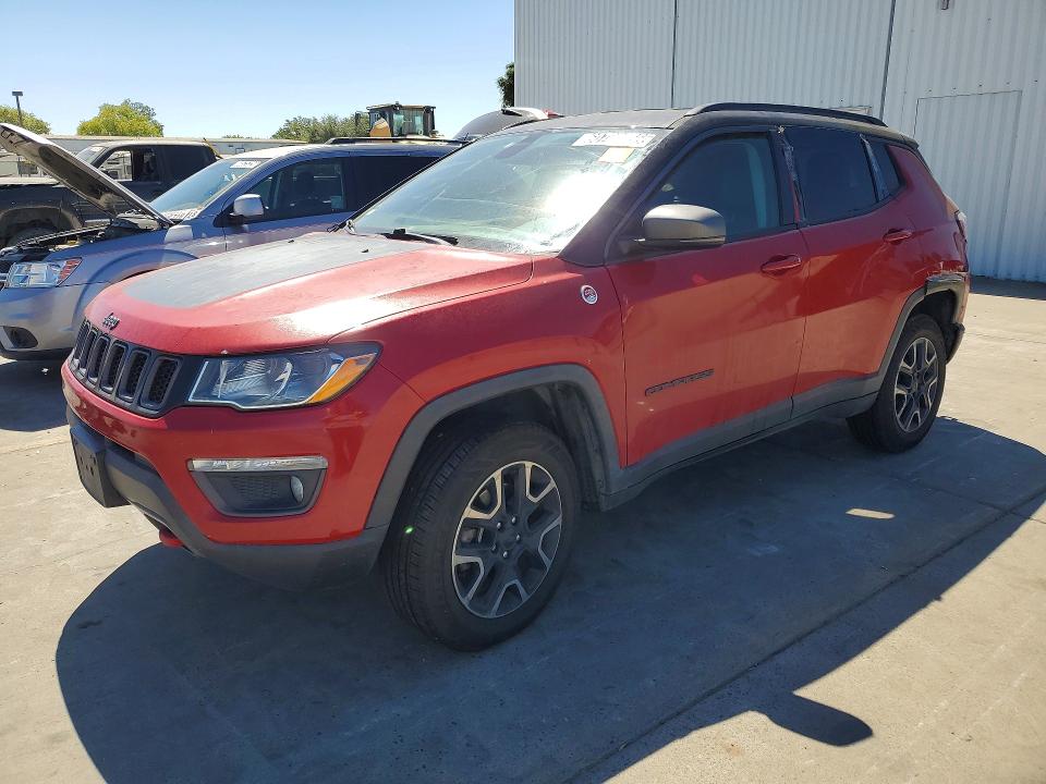 JEEP COMPASS 2019 with VIN 3C4NJDDB0KT639037 - Photo from auction