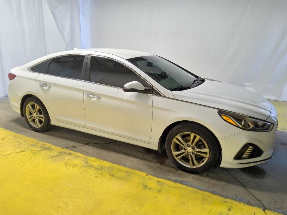 Photo 4 from auction – 2019 HYUNDAI SONATA with VIN 5NPE34AF1KH732375