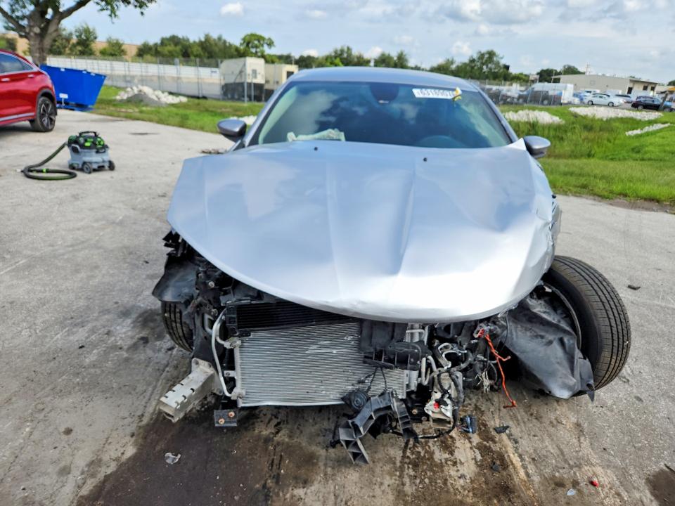 Foto 5 de la subasta – 2016 CHRYSLER 200 con VIN 1C3CCCAB8GN159548