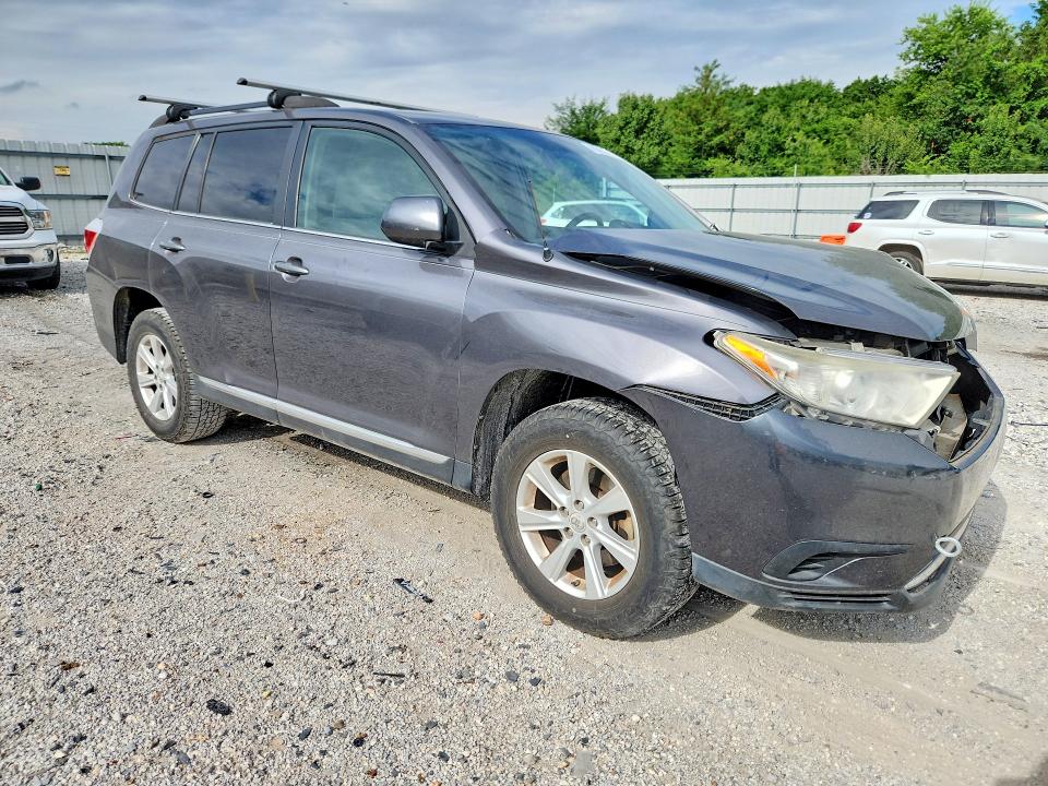 Photo 4 from auction – 2011 TOYOTA HIGHLANDER with VIN 5TDZK3EH1BS025944