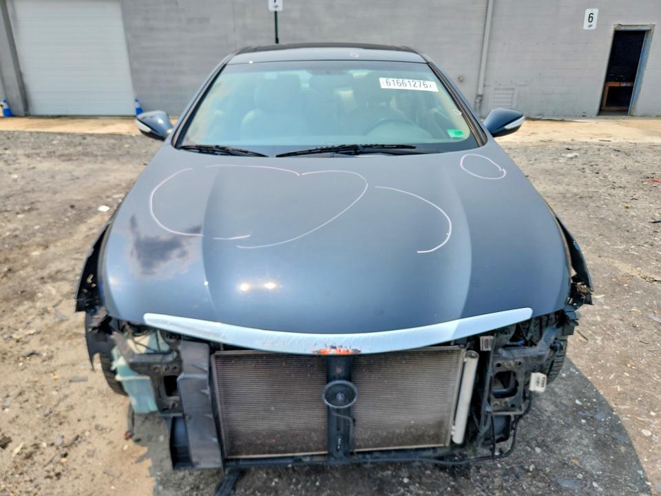 Photo 5 from auction – 2011 HYUNDAI SONATA with VIN 5NPEC4AC9BH123332
