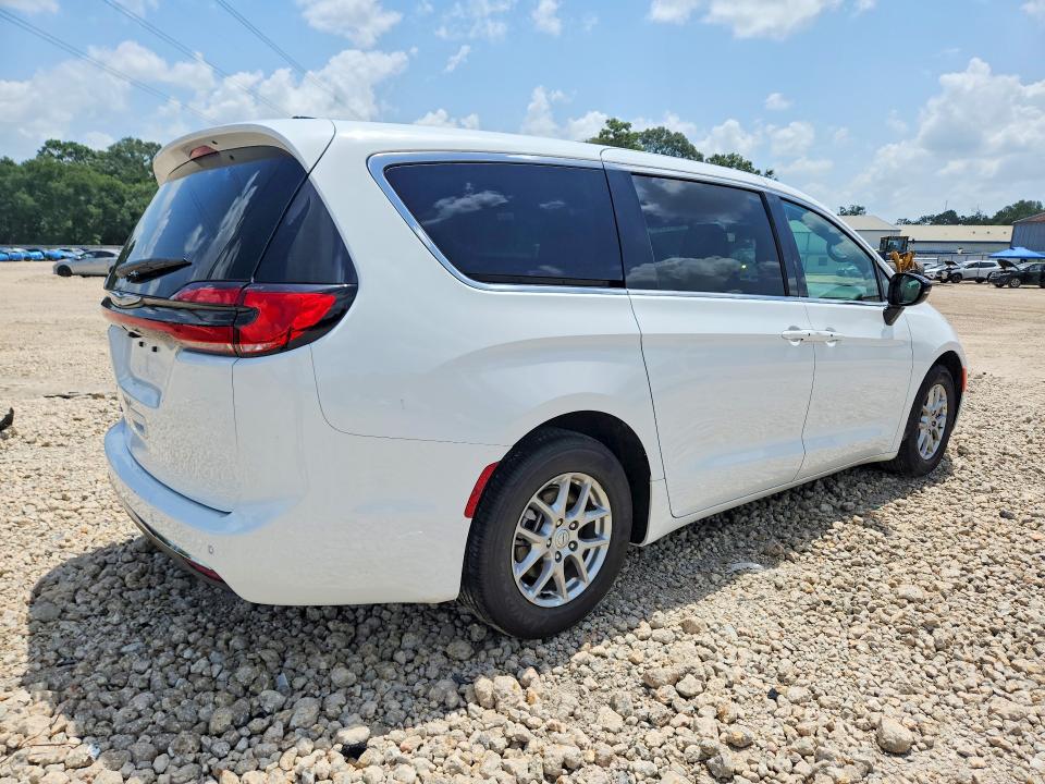 Photo 3 from auction – 2026 CHRYSLER PACIFICA with VIN 2C4RC1BG7TR220308