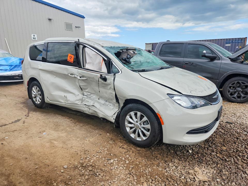 Photo 4 from auction – 2017 CHRYSLER PACIFICA with VIN 2C4RC1DG0HR636012