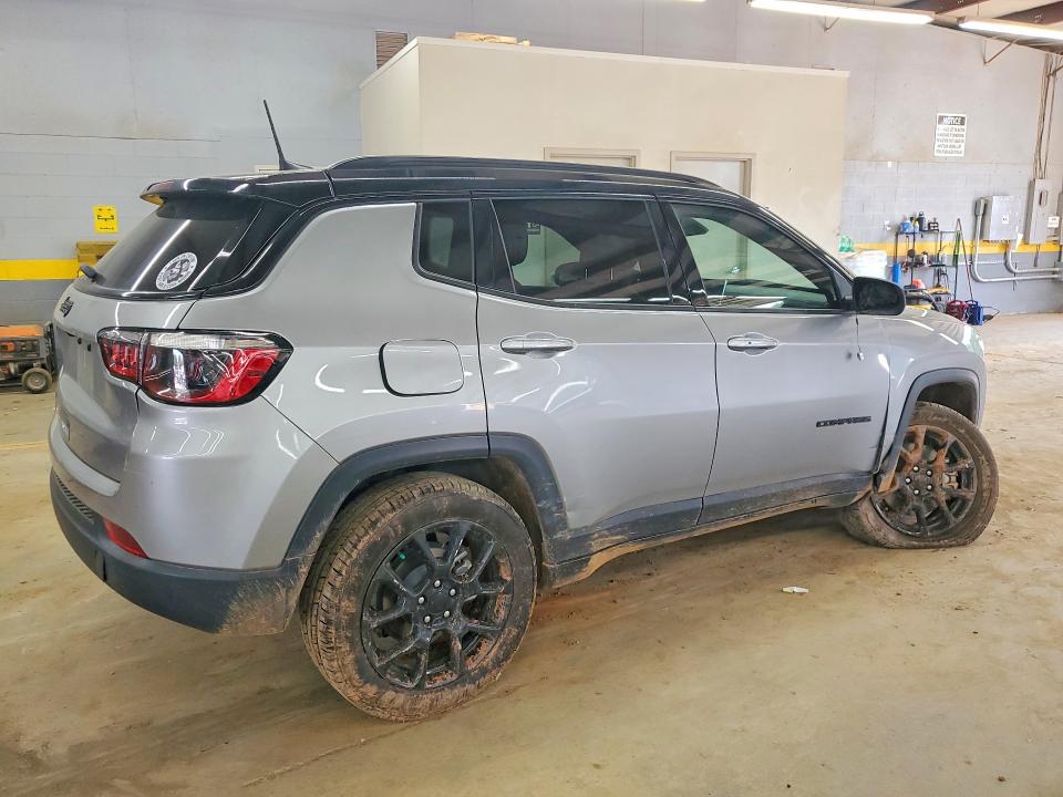 Photo 3 from auction – 2024 JEEP COMPASS with VIN 3C4NJDBN8RT599457