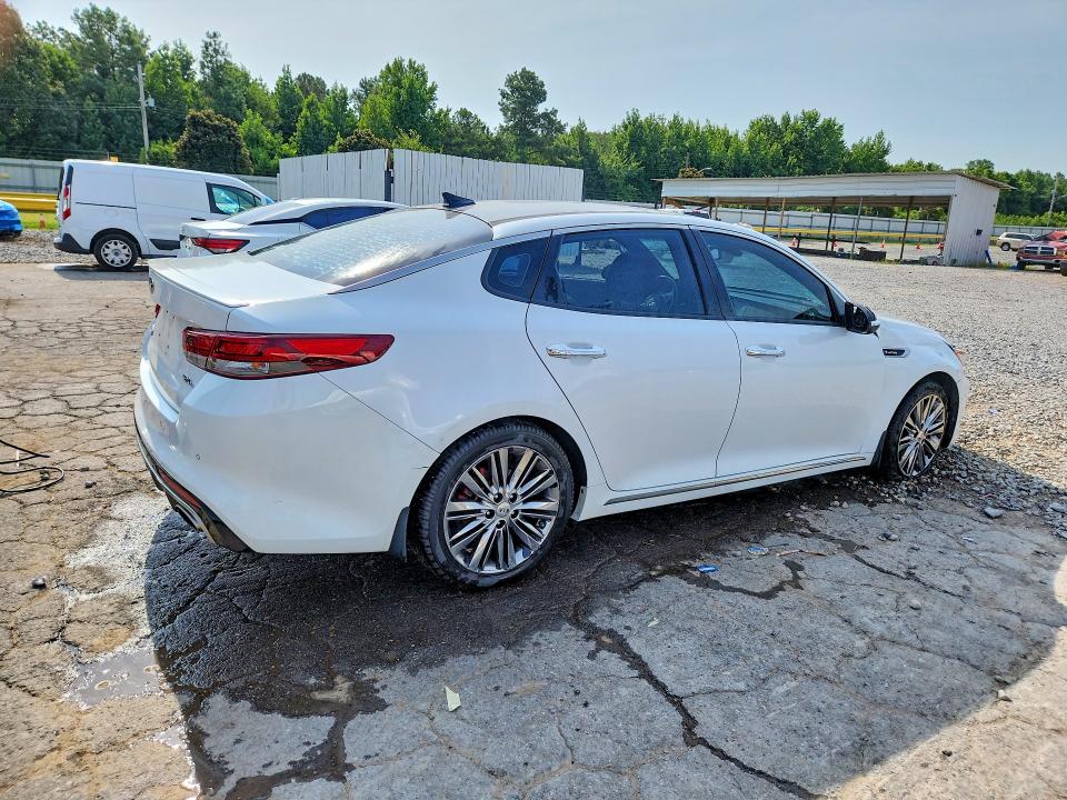 Photo 3 from auction – 2018 KIA OPTIMA with VIN 5XXGV4L2XJG214207