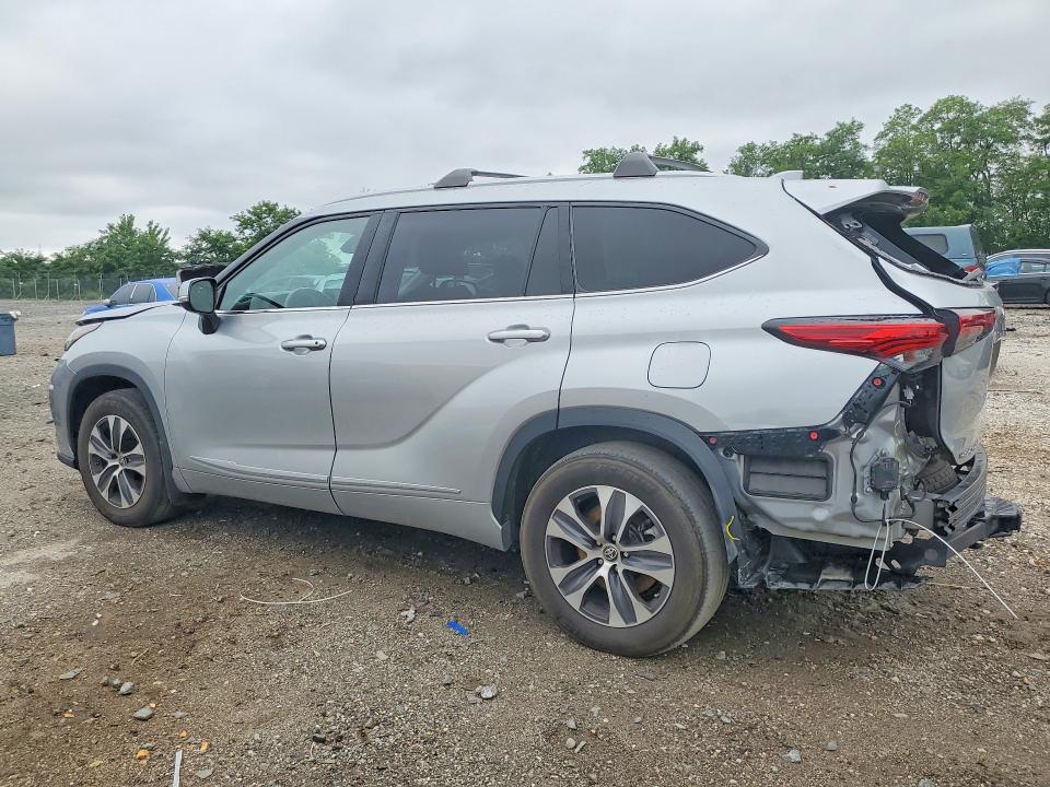Photo 2 from auction – 2022 TOYOTA HIGHLANDER with VIN 5TDGZRBH6NS583772