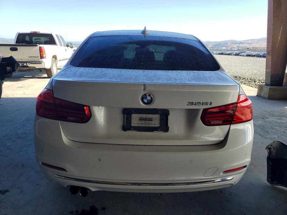 Photo 6 from auction – 2016 BMW 328 with VIN WBA8E9G55GNU28215