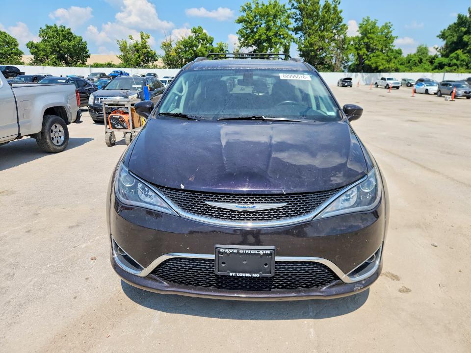 Photo 5 from auction – 2018 CHRYSLER PACIFICA with VIN 2C4RC1BG1JR217207
