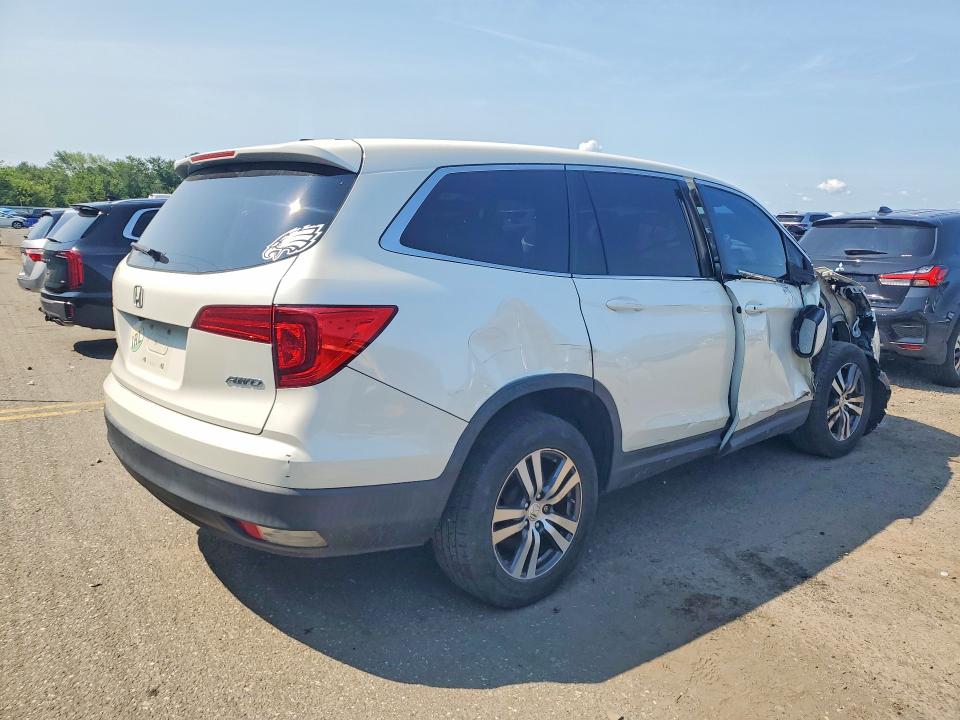 Фото 3 с аукциона – 2017 HONDA PILOT с VIN 5FNYF6H58HB089138
