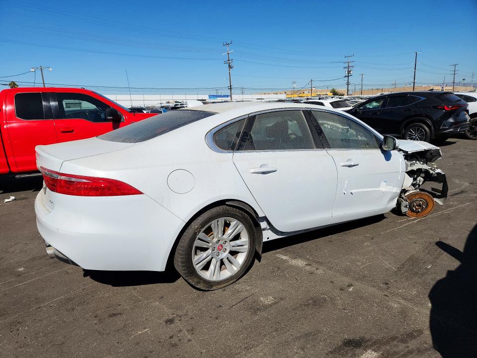 Photo 3 from auction – 2016 JAGUAR XF with VIN SAJBD4BV9GCY13294