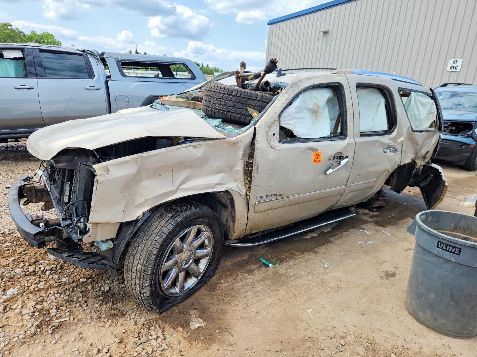 GMC YUKON 2010 with VIN 1GKUKEEF7AR104704 - Photo from auction