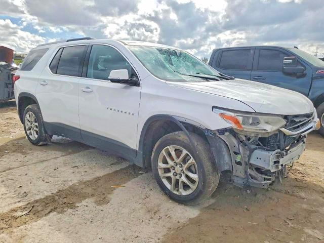 Photo 4 from auction – 2018 CHEVROLET TRAVERSE with VIN 1GNERGKW1JJ229652