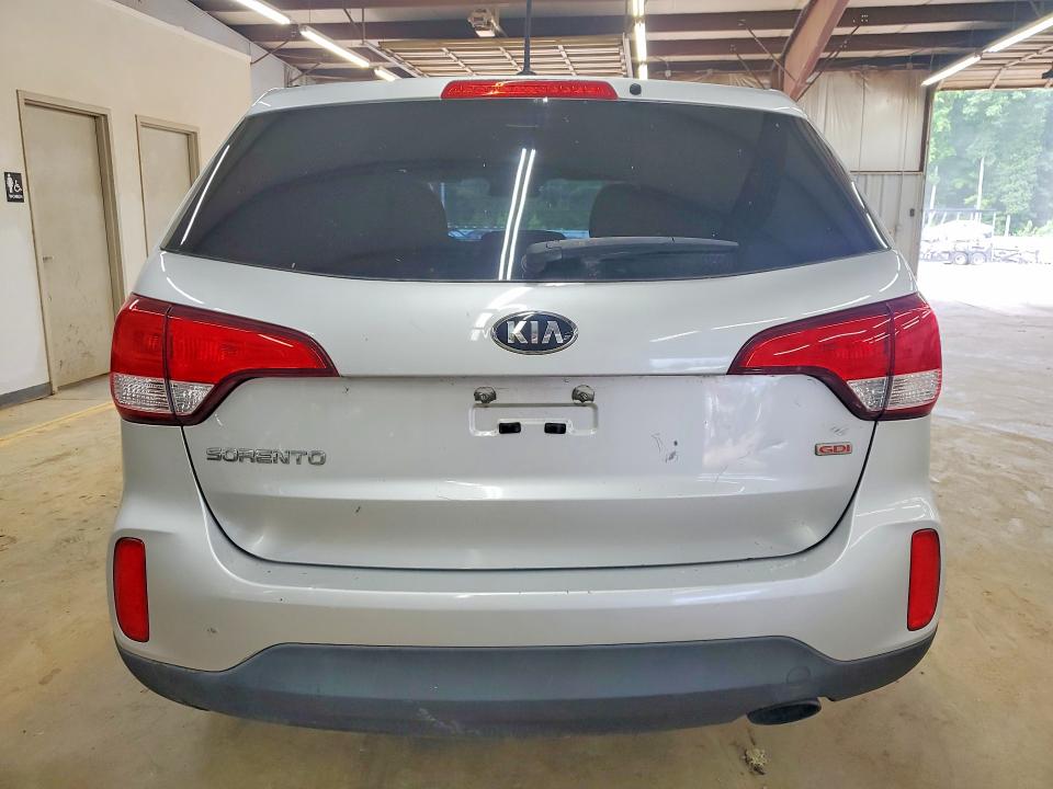 Photo 6 from auction – 2014 KIA SORENTO with VIN 5XYKTCA61EG429315