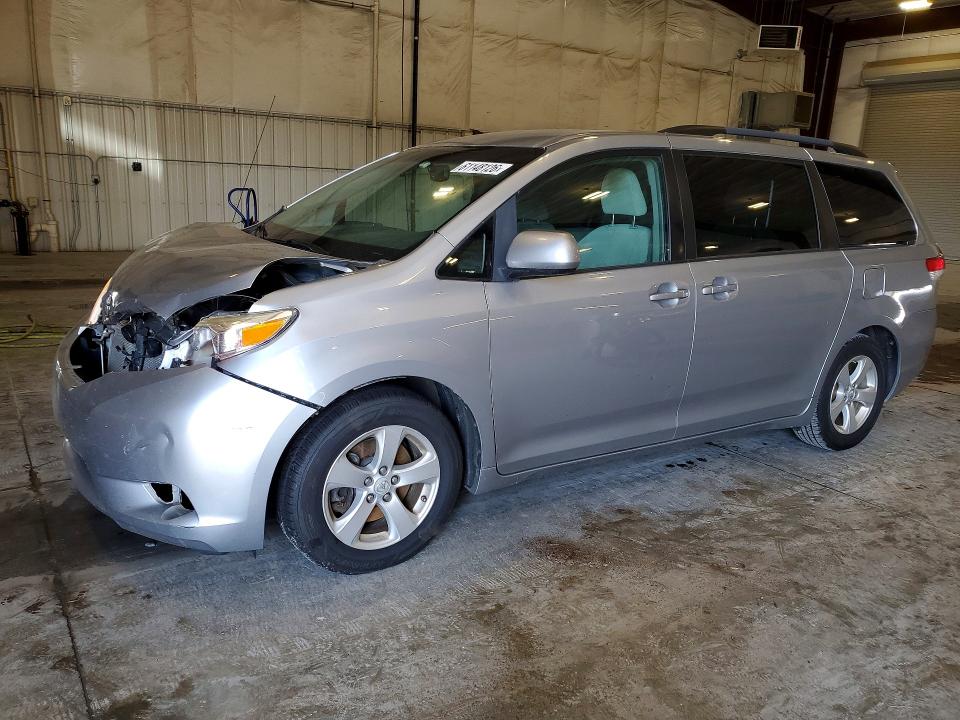 2013 TOYOTA SIENNA - Търг №61148126