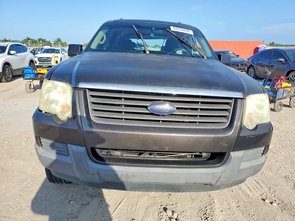 Photo 5 from auction – 2006 FORD EXPLORER with VIN 1FMEU62E96UA11095