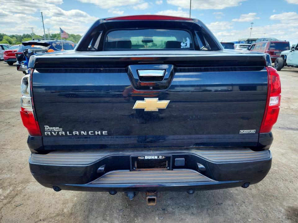 Photo 6 from auction – 2011 CHEVROLET AVALANCHE with VIN 3GNTKFE32BG355416