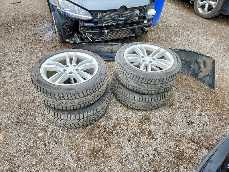 Photo 12 from auction – 2015 TESLA MODEL S with VIN 5YJSA1S26FF096558