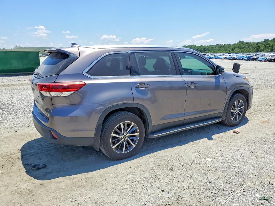 Photo 3 from auction – 2019 TOYOTA HIGHLANDER with VIN 5TDJZRFH0KS582189