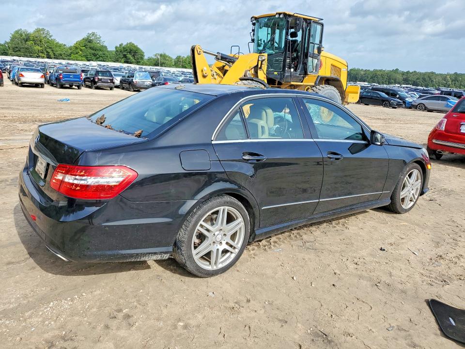 Photo 3 from auction – 2010 MERCEDES-BENZ E with VIN WDDHF5GB1AA190642