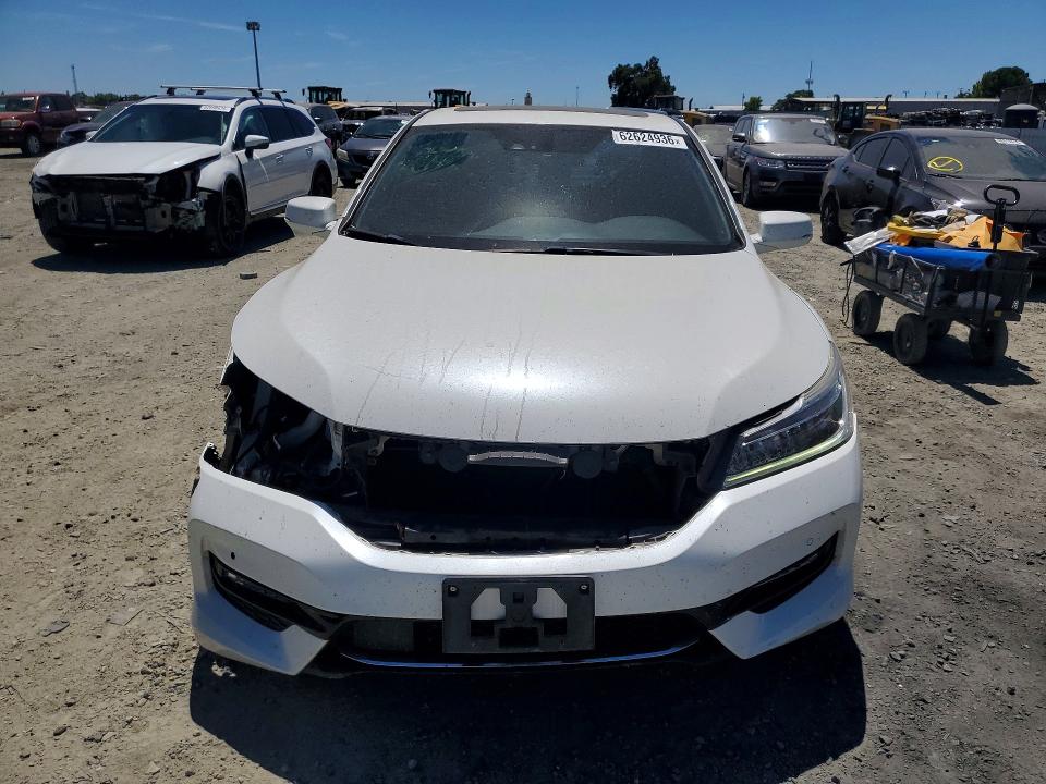 Photo 5 from auction – 2017 HONDA ACCORD with VIN JHMCR6F77HC004419