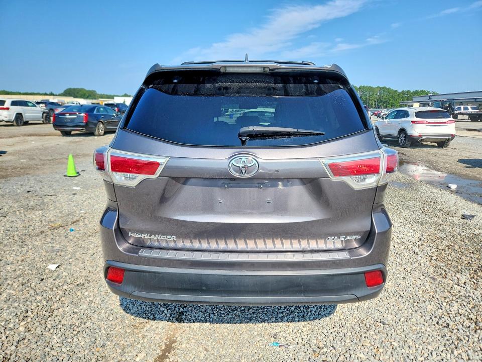Photo 6 from auction – 2015 TOYOTA HIGHLANDER with VIN 5TDJKRFH5FS199536