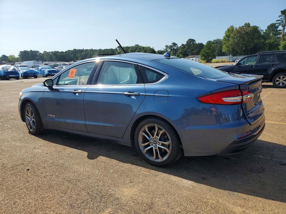 Photo 2 from auction – 2019 FORD FUSION with VIN 3FA6P0RU5KR123815